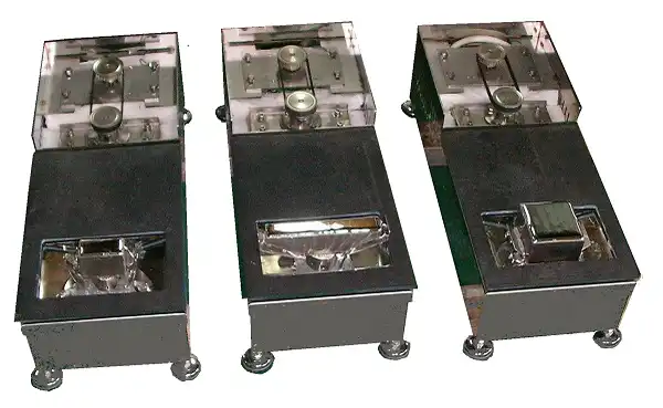 多點或單點噴流錫爐 16 國昊錫爐-SOLBOT
型號:NS120
單點噴流錫爐